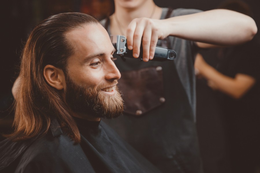 Cheveux long d'homme : comment les mettre en valeur ?